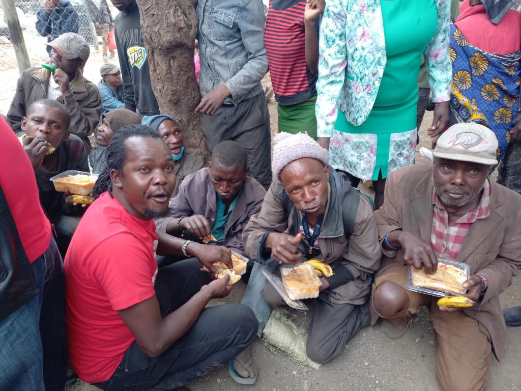 Over 2000 Nairobi Street families receive a Christmas treat.